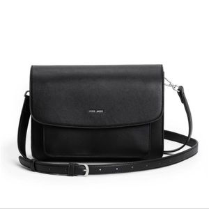 🆕 Pixie Mood Zoe Crossbody in Solid Black